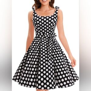 Black and White Retro Swing A-Line Sleeveless Sundress with Scoop Neck